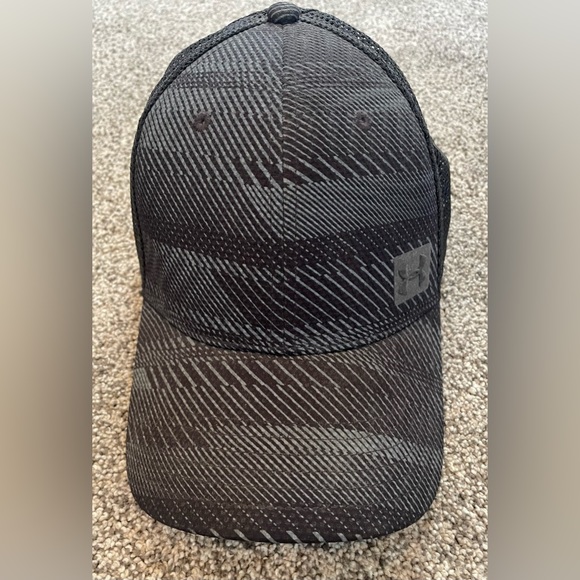 Under Armour Other - Under Armour one size snap back golf hat